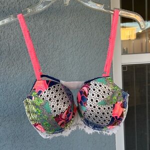 Victoria’s Secret Dream Angels Patchwork Lace Detail Push Up Bra Size 34DD